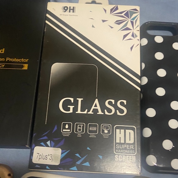 Lot of 8 iPhone Cases and 2 Screen Protectors - Picture 11 of 12